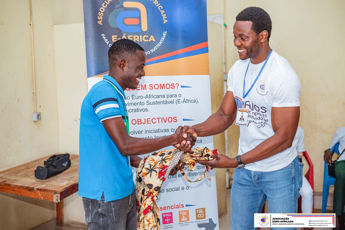 Associação EA promove sensibilização contra o uso excessivo de plástico no Centro Comunitário Nossa Senhora de Nazaré Benguela - Angola